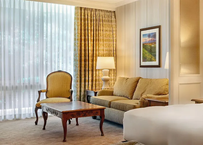 Hotel Little America &